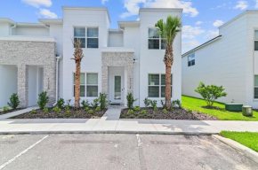 New (2022) Modern & Spacious Townhouse near Disney